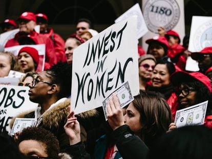 Marcha en Nueva York (Estados Unidos) en 2018 para pedir la igualdad salarial entre hombres y mujeres.