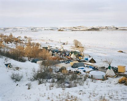 'Campamento Sacred Stone, Reserva Sioux de Standing Rock. Dakota del Norte, 2017'. del libro 'Property Rights' editado por STEIDL. Fotografía: MITCH EPSTEIN (STEIDL). 