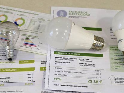 El precio de la luz baja este sábado un 10 % hasta alcanzar 237,45 euros/MWh