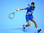 London (United Kingdom), 20/11/2020.- Novak Djokovic of Serbia in action against against Alexander Zverev of Germany during their group stage match at the ATP Finals tennis tournament in London, Britain, 20 November 2020. (Tenis, Alemania, Reino Unido, Londres) EFE/EPA/ANDY RAIN