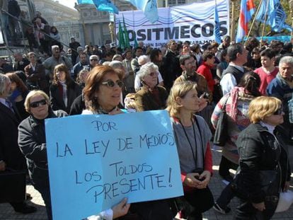 Manifestaciones en apoyo a la ley de medios en Argentina.