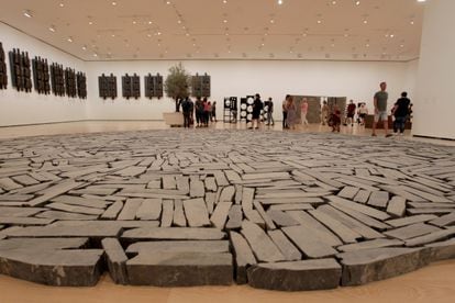 'Círculo de Bilbao', obra creada en 2000 por Richard Long para el museo.