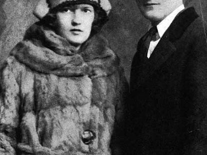 El escritor Francis Scott Fitzgerald, con su esposa, Zelda.