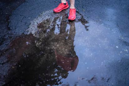 Fabrizio Motta posa para una fotografía luego de correr algunas vueltas alrededor del circuito del bosque de Tlalpan.