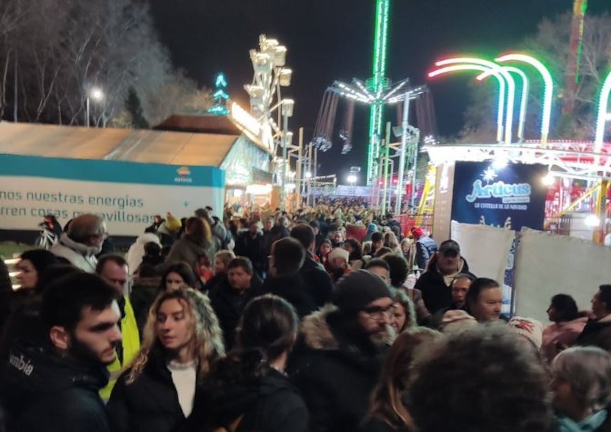 Caos y miedo ante la marea humana en el primer fin de semana del parque