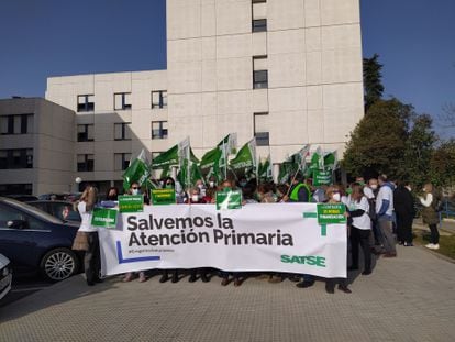 Protesta organizada por Satse en el centro de salud Guayaba (Madrid), el pasado mes de febrero.
