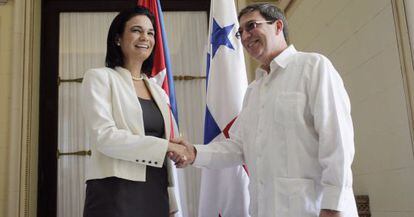 La vicepresidenta de Panam&aacute; con el canciller cubano en La Habana.