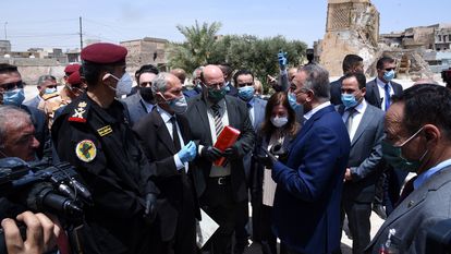 El primer ministro de Irak, Mustafa al Kadhimi, durante una reciente visita a Mosul.