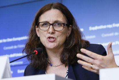 La comisaria Cecilia Malmstr&ouml;m tras la reuni&oacute;n del consejo de ministros de Comercio de la UE en Luxemburgo, este martes. 