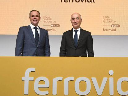 &Iacute;&ntilde;igo Meir&aacute;s y Rafael del Pino, CEO y presidente de Ferrovial, respectivamente, durante la reciente junta de accionistas.