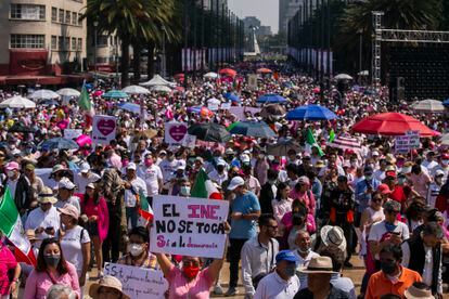 El eslogan de los organizadores de la marcha es “El INE no se toca” y argumenta que uno de los intereses del presidente es detener la alternancia en el sistema de Gobierno.