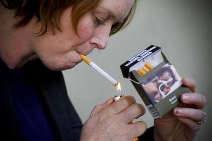 Reproducción de lo que serán los futuros paquetes de tabaco en Australia.