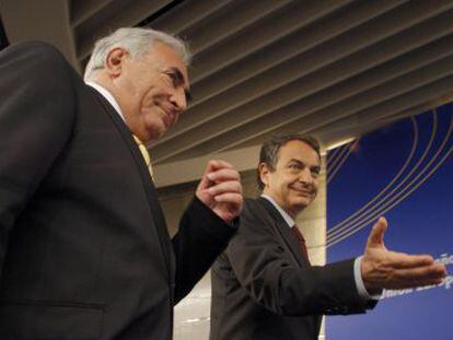 El expresidente del Gobierno, Jos&eacute; Luis Rodr&iacute;guez Zapatero, con el director gerente del FMI, Dominique Strauss-Kahn, en 2010 en La Moncloa