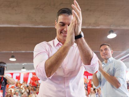 Pedro Sánchez y Juan Lobato, durante la apertura de campaña del PSOE, en Madrid.
