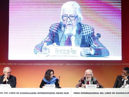 Los escritores Gonzalo Celorio, Rosa Beltr&aacute;n, Fernando del Paso y &Eacute;lmer Mendoza participan durante el homenaje a Juan Rulfo. 