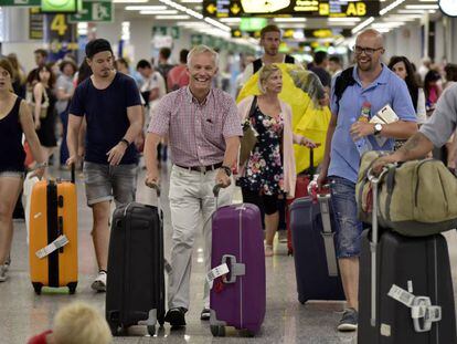 Pasajeros en el aeropuerto de Palma.