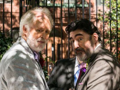 John Lithgow y Alfred Molina, en 'El amor es extraño'.