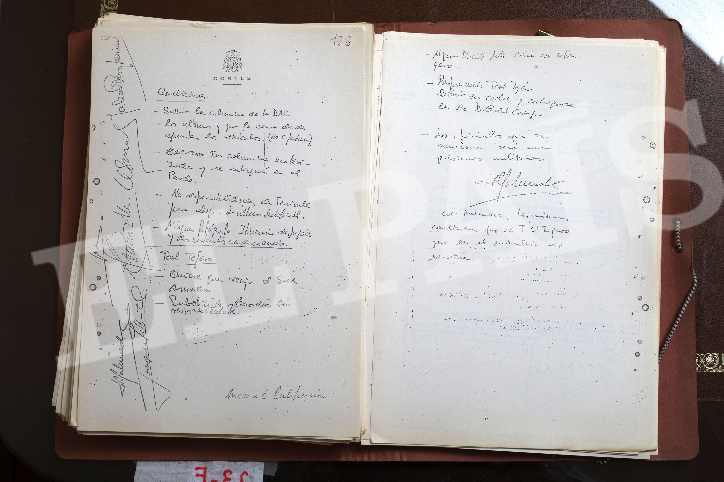 Papel donde se firmaron las condiciones para la rendición de Tejero y la salida del Congreso el 24 de febrero. 