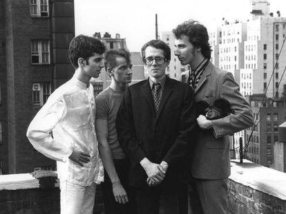 El grupo en Nueva York en 1984. Bid es el primero por la izquierda. A la derecha, Lester Square, guitarrista y decano de arte y diseño en la North London Collegiate School.