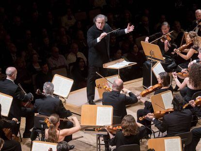 Juanjo Mena al frente de la Orquesta Nacional de España.