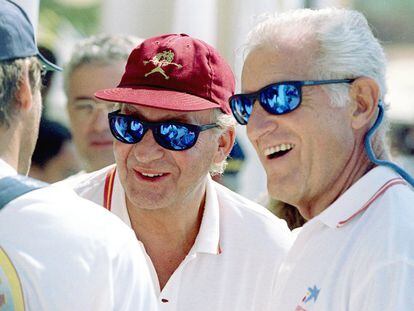 El rey Juan Carlos junto a Josep Cusi, en Mallorca en 1998. REUTERS