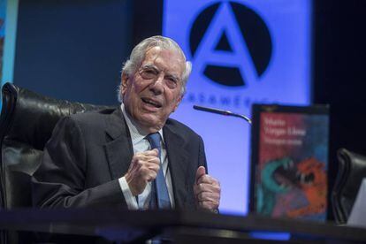 Vargas Llosa presenta en Madrid su novela 'Tiempos Recios'.