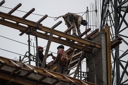 Trabajadores en una obra en Buenos Aires