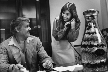 Jerry Buss junto a su hija Jeanie en 1979.