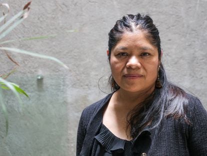 La activista Marcelina Bautista, en la oficina del CACEH en Ciudad de México.
