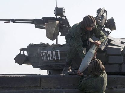 Militantes de las fuerzas de la autodenominada Rep&uacute;blica Popular de Lugansk en unos ejercicios militares conjuntos con militares separatistas de Donetsk el 15 de septiembre en Donetsk.