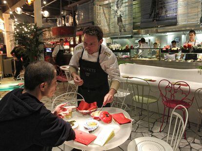 Albert Adrià en su restaurante Tickets en Barcelona, en 2019.