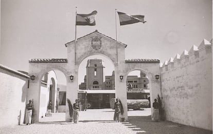 Representación de un poblado de Guinea en Valencia, en 1942.
