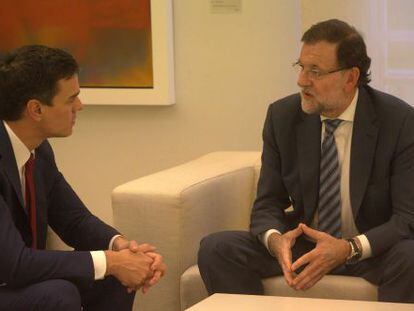 Pedro S&aacute;nchez y Mariano Rajoy durante su &uacute;ltima entrevista en La Moncloa.