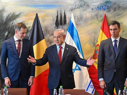 Desde la izquierda, el primer ministro belga, Alexander de Croo, el primer ministro israelí, Benjamín Netanyahu, y el presidente del Gobierno español, Pedro Sánchez, en una imagen distribuida por el Gobierno israelí.