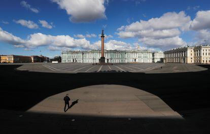 Una vista del centro de San Petersburgo, una de las muchas ciudades del mundo cerradas por la pandemia de coronavirus.