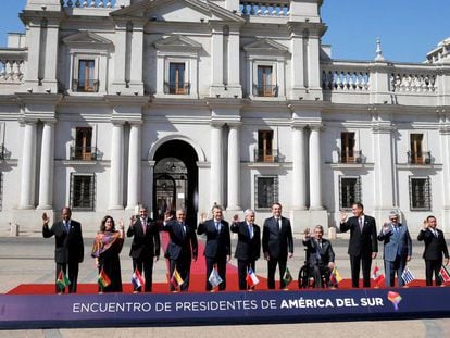 Foto de familia de los presidentes de Prosur, frente a La Moneda, en Santiago de Chile.