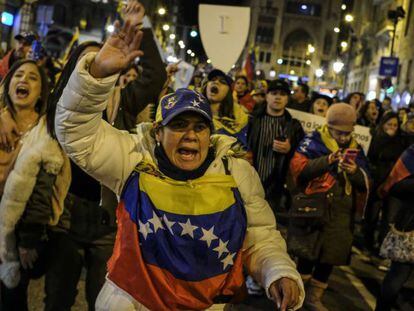 Manifestantes anti-Maduro, el mi&eacute;rcoles en Caracas.