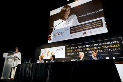 La ministra española de Cultura, Ángeles González-Sinde, durante su intervención en la inauguración del Foro Europeo de Industrias Culturales.