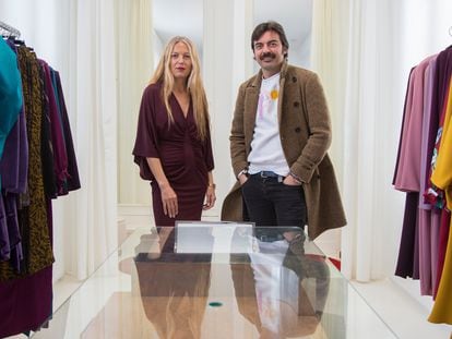 Amparo Utrilla, estilista, y Miguel Reveriego, fotógrafo, fundadores de la firma de moda Lola Li, en su taller de la calle Serrano, en Madrid.