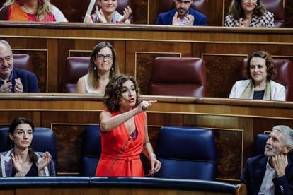 La ministra de Hacienda y Función Pública, María Jesús Montero, interviene en una sesión plenaria en el Congreso de los Diputados, el 14 de septiembre de 2022.
