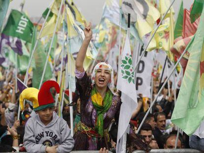 Celebraci&oacute;n del Nuruz (a&ntilde;o nuevo kurdo) en Estambul.