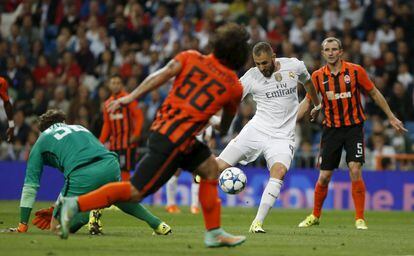 Benzema marca el primer gol del partido