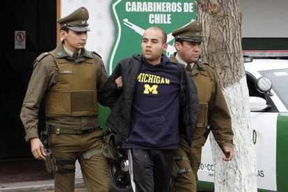Juan Flores Riquelme, uno de los tres detenidos por la policía chilena.