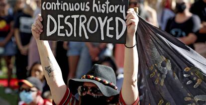 Protestas en la ciudad de Perth tras la destrucción de patrimonio aborígen por Rio Tinto. 