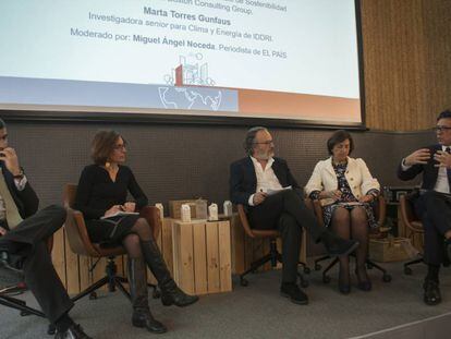 Mesa redonda del encuentro Cambio Climático: Tiempo de Actuar, organizado por EL PAÍS y Acciona, celebrado este miércoles en Madrid.