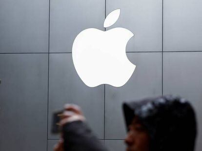 La SEC acusa a un exejecutivo de Apple de usar información privilegiada