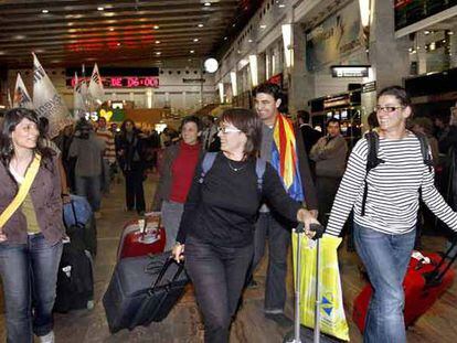 Regresan a Barcelona las catalanas retenidas en Cuba