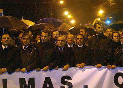 José María Aznar, junto al príncipe Felipe y el presidente del Gobierno francés, Jean Pierre Raffarin, en la manifestación en Madrid contra el atentado del 11-M.