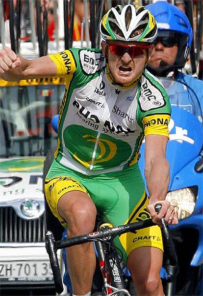Landis celebra su triunfo en la etapa de Morzine, en el pasado Tour, tras la que dio positivo por testosterona.