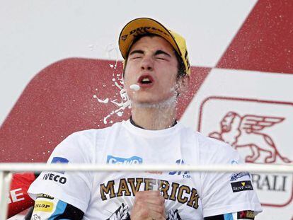 Maverick Vi&ntilde;ales celebra su victoria en Moto3 con el alem&aacute;n Folger.